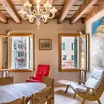 Élite Home stunning venetian apt. Close Accademia